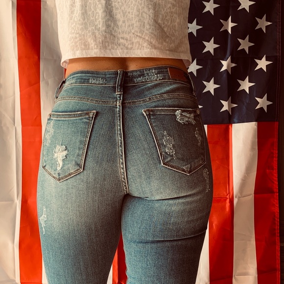 Meet your Posh Ambassador Heidi! - Picture 3 of 13